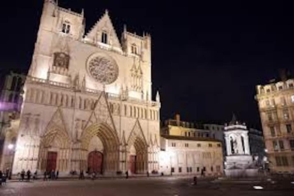 Ferienwohnung Pepite Rare 8 Personnes Au Coeur Battant Du Vieux Lyon Exterior foto